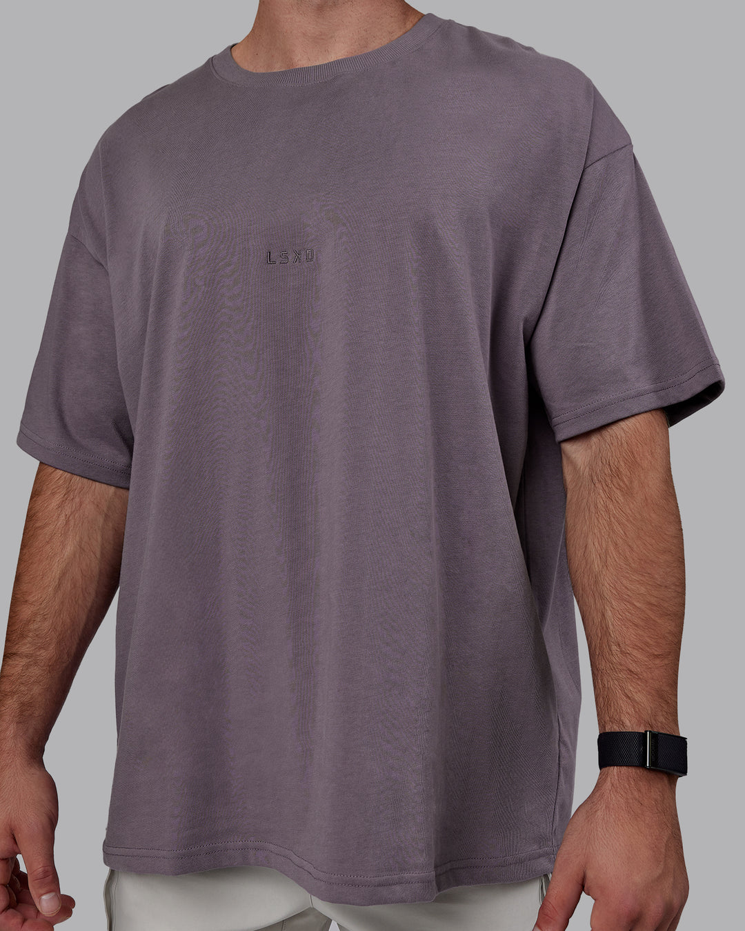 Man wearing MVP Heavyweight Tee Oversize - Purple Sage