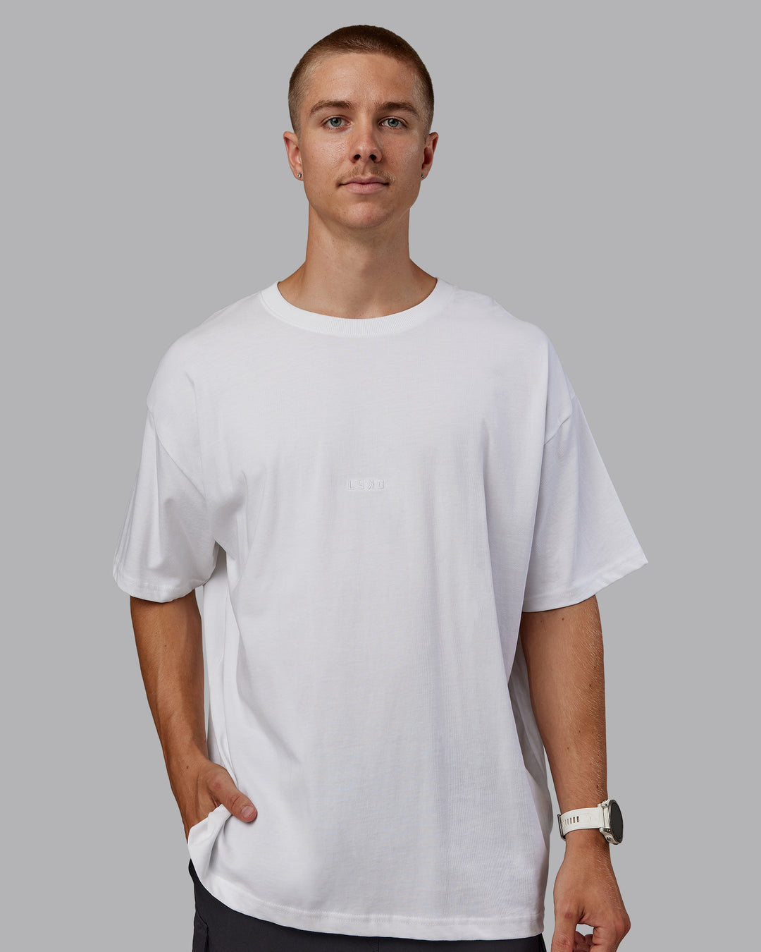 Man wearing MVP Heavyweight Tee Oversize - White