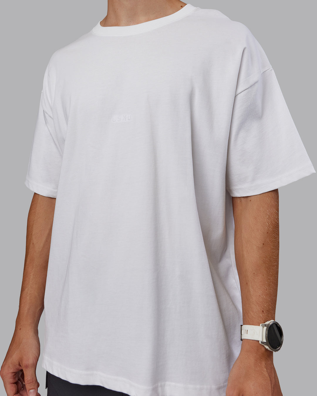 Man wearing MVP Heavyweight Tee Oversize - White