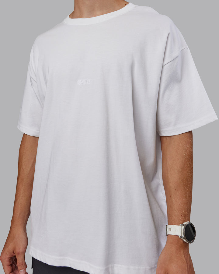 Man wearing MVP Heavyweight Tee Oversize - White
