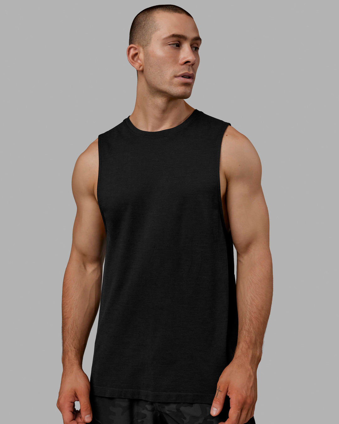 Man wearing AeroFLX+ Seamless Muscle Tank - Black Marl