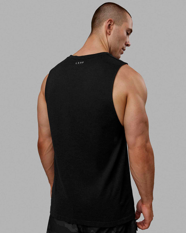 Man wearing AeroFLX+ Seamless Muscle Tank - Black Marl
