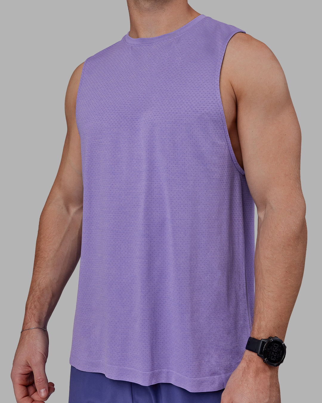 Man wearing AeroFLX+ Seamless Muscle Tank - Dahlia Purple Marl