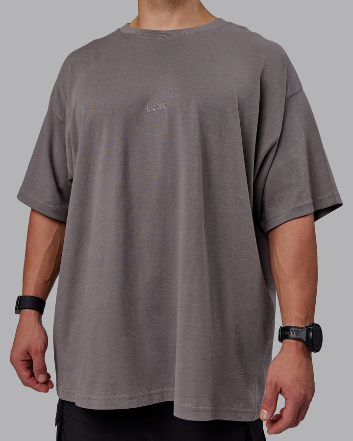 Man wearing MVP Heavyweight Tee Oversize - Storm Front
