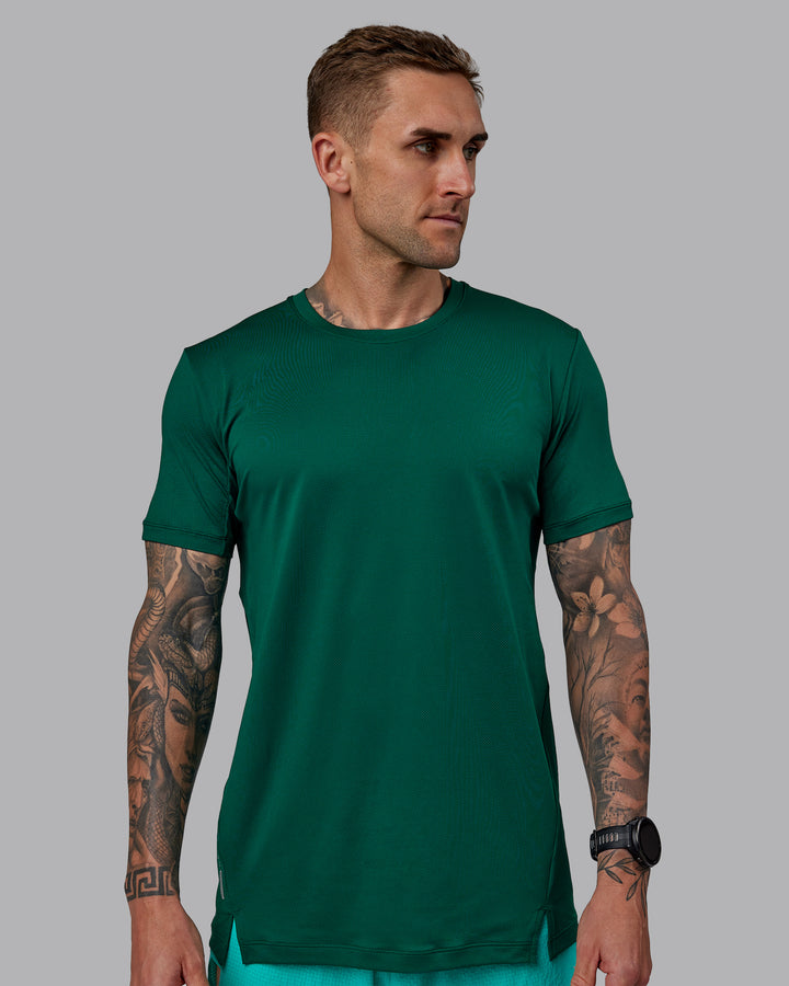 Man wearing Pace Running Tee - Malachite
