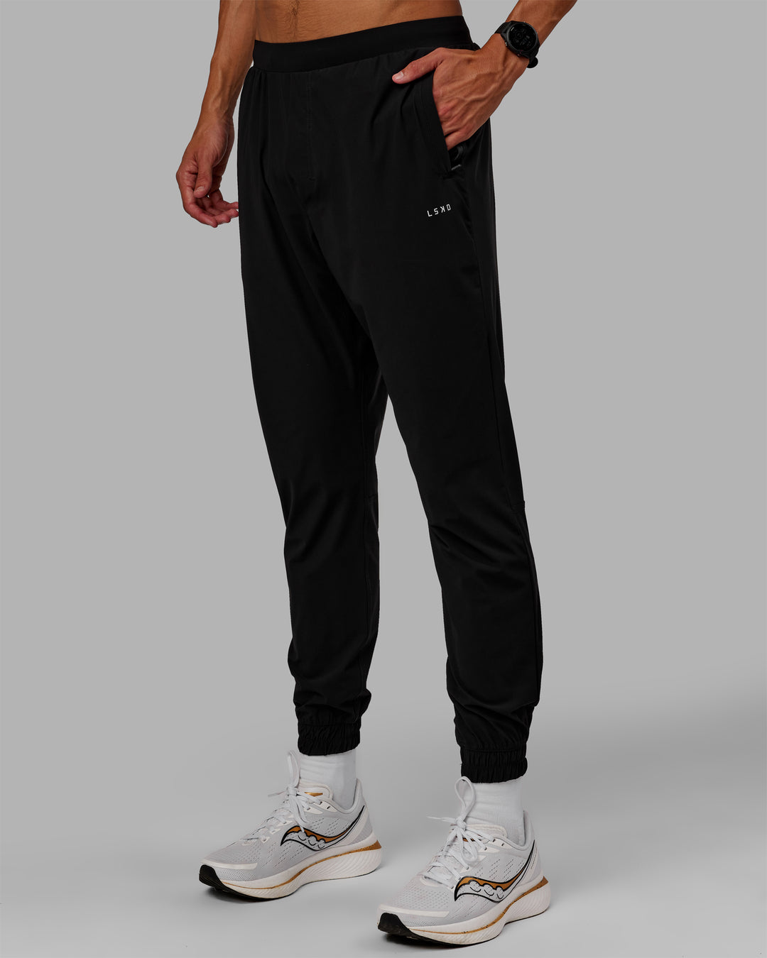 Man wearing Train-Lite FLXMAX Pant - Black