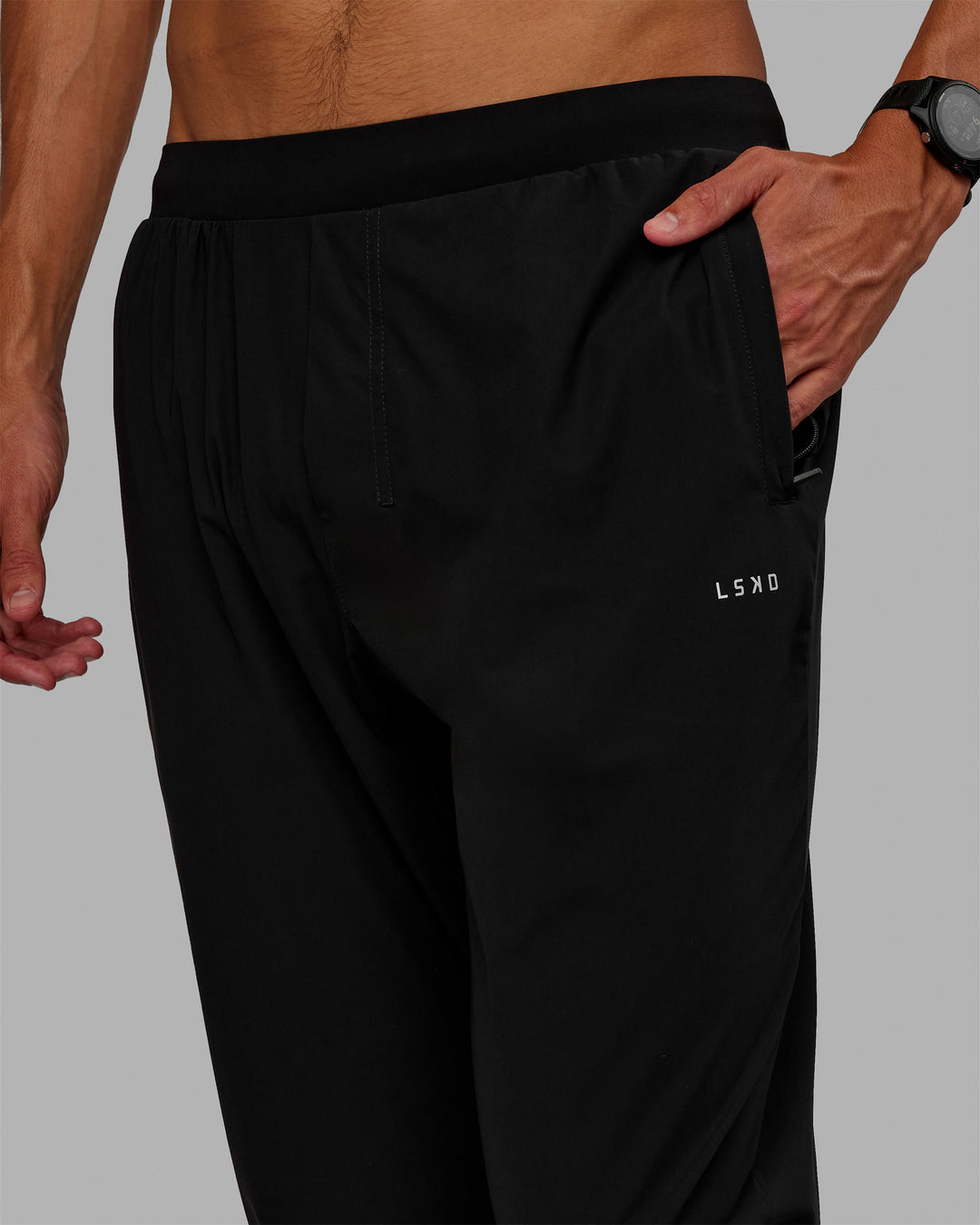 Man wearing Train-Lite FLXMAX Pant - Black