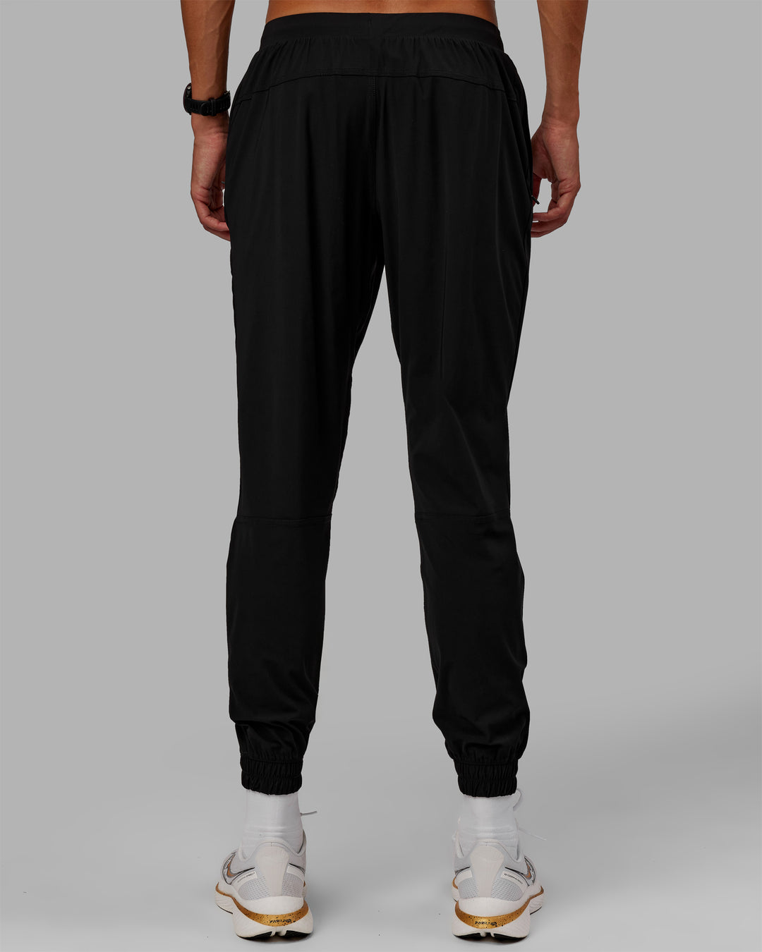 Man wearing Train-Lite FLXMAX Pant - Black