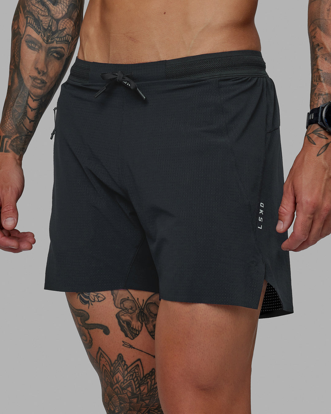 Man wearing UltraAir 5&quot; Lined Performance Shorts - Pirate Black