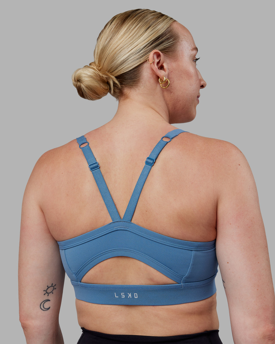 Woman wearing Momentum Sports Bra (D/DD/E) - Elemental Blue