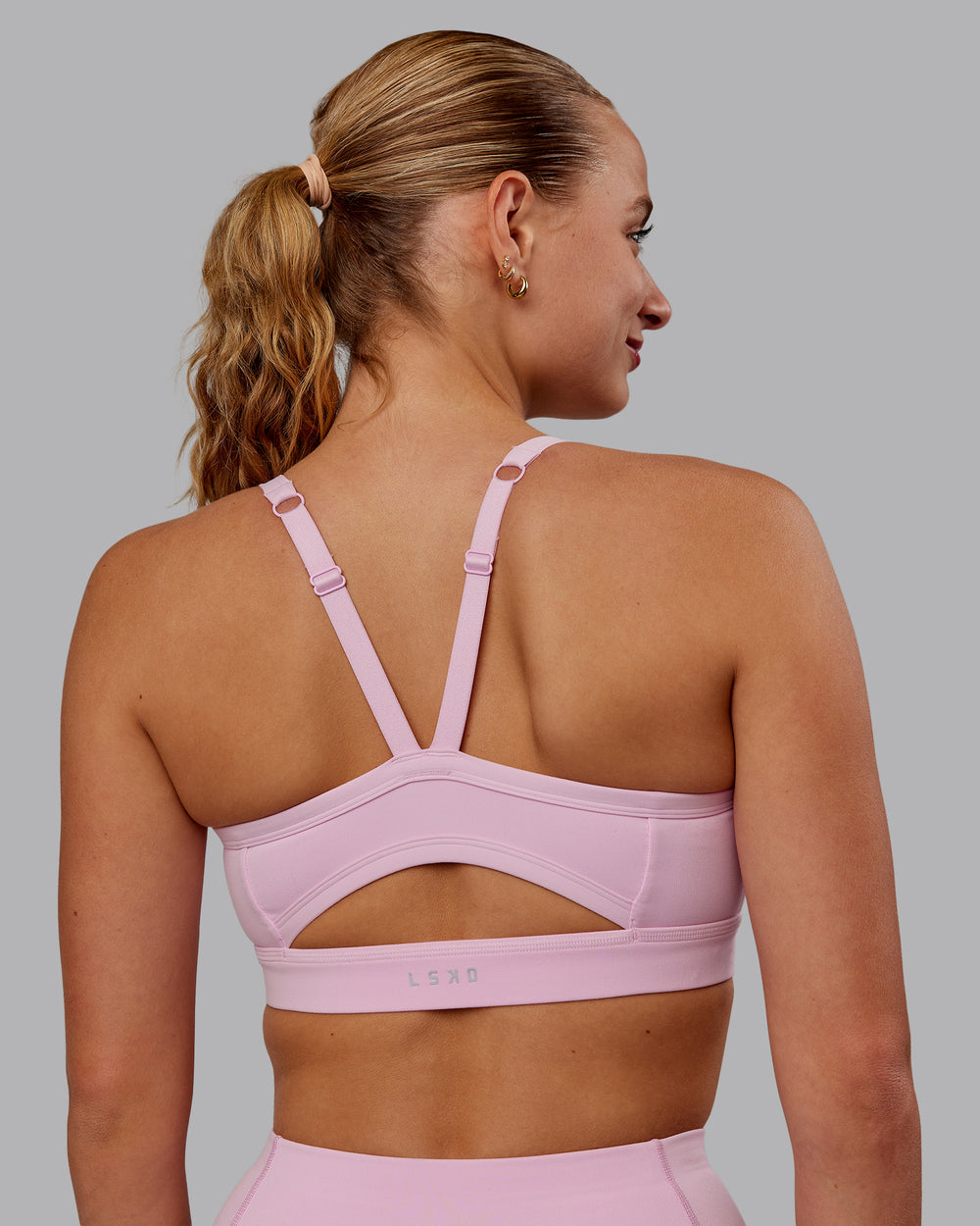 Woman wearing Momentum Sports Bra D/DD/E - Marshmallow