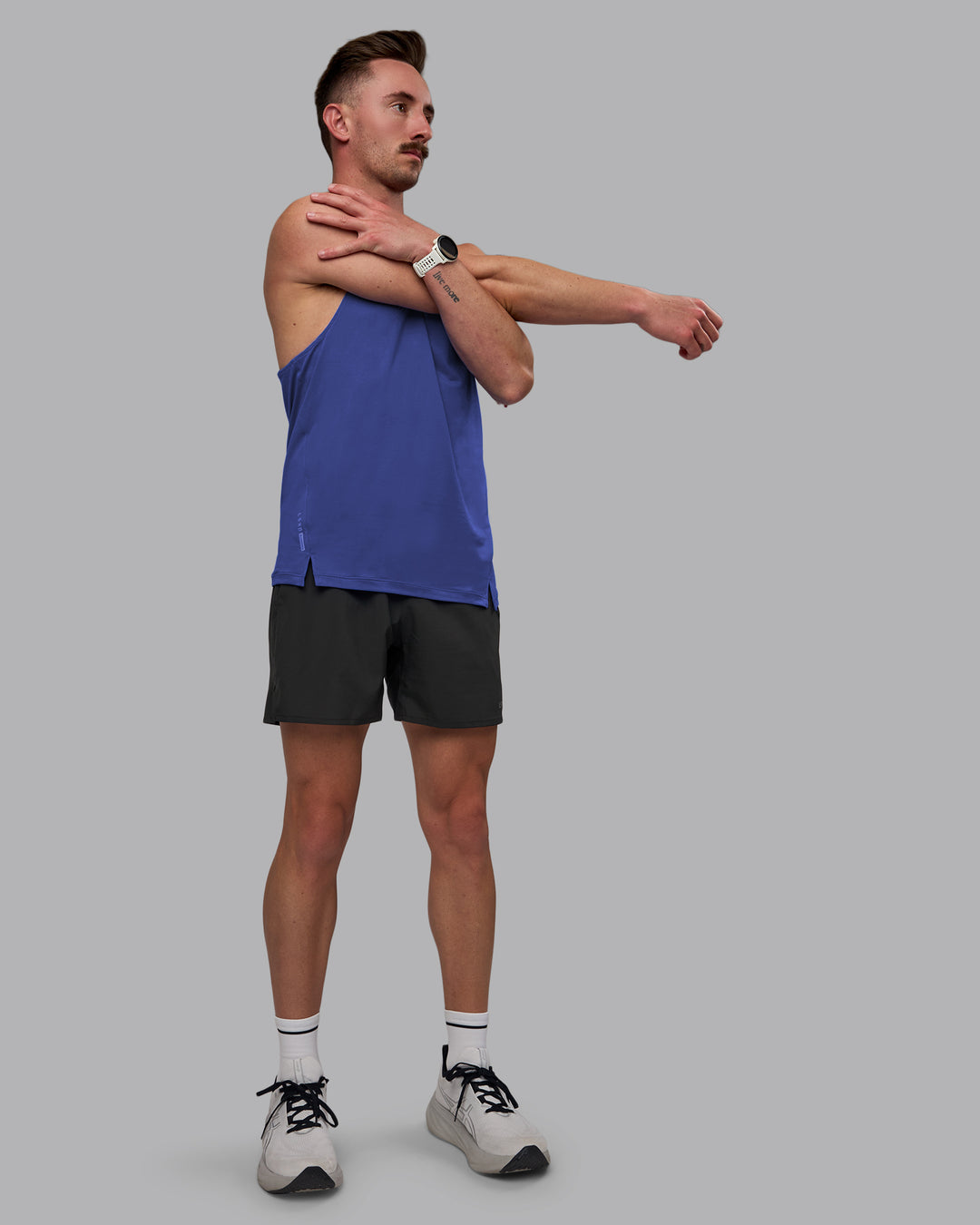 Man wearing Pace Running Tank - Power Cobalt