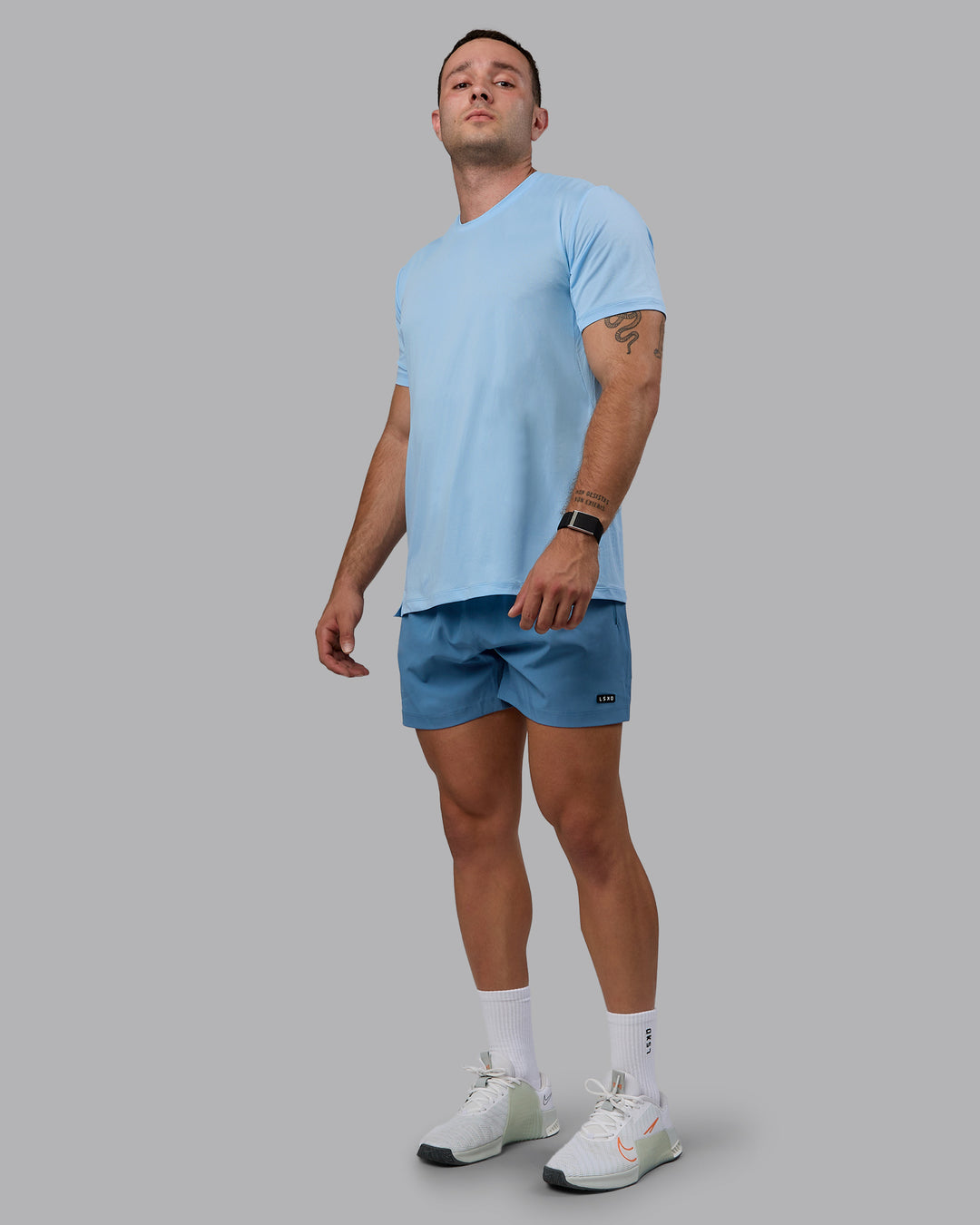 Man wearing Pace Running Tee - Glacial Blue