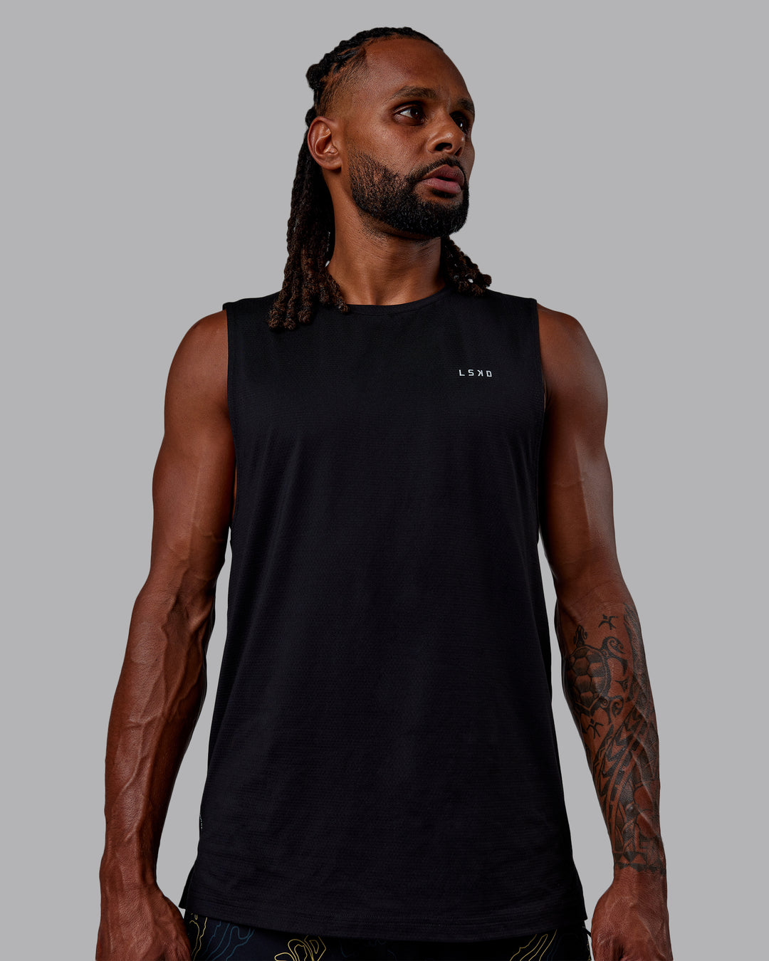 Woman wearing Patty Mills Perform VapourFLX Muscle Tank - Black Reflective