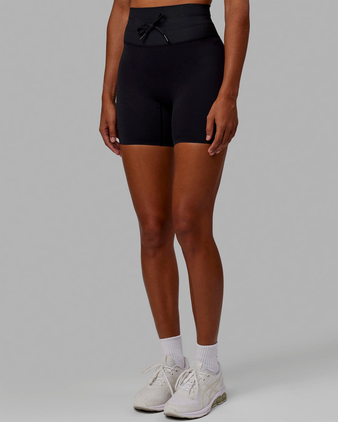 Woman wearing Resistance Mid Short Tights - Black