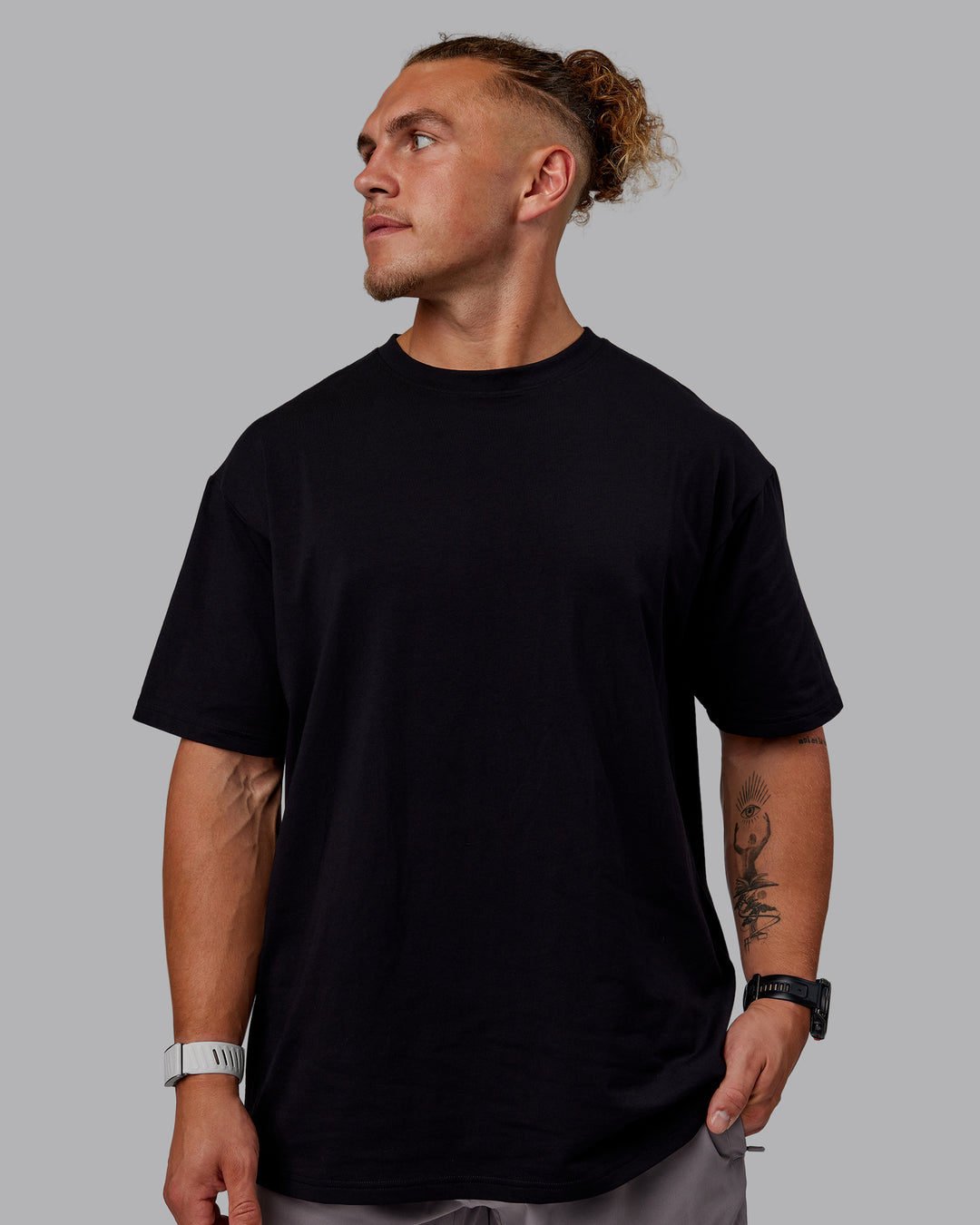 Man wearing Sara GET ÆTLA SKAL Unisex FLXCotton Tee Oversize - Black-White