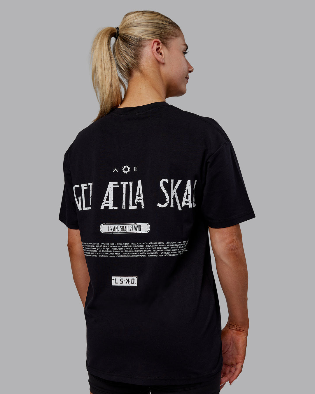 Woman wearing Sara GET ÆTLA SKAL Unisex FLXCotton Tee Oversize - Black-White