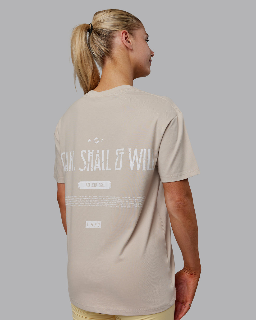 Woman wearing Sara I Can Shall &amp; Will FLXCotton Tee Oversize - Shale Beige-White