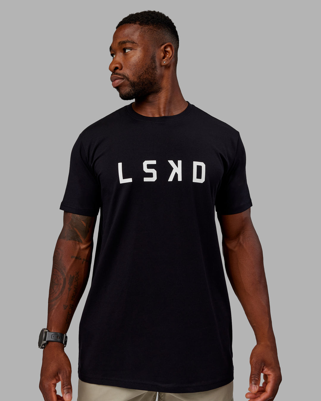 Man wearing Structure FLXCotton Tee - Black-White