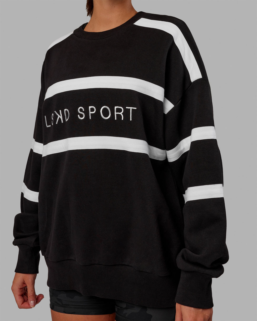 Woman wearing Unisex Collateral Sweater Oversize - Black-White