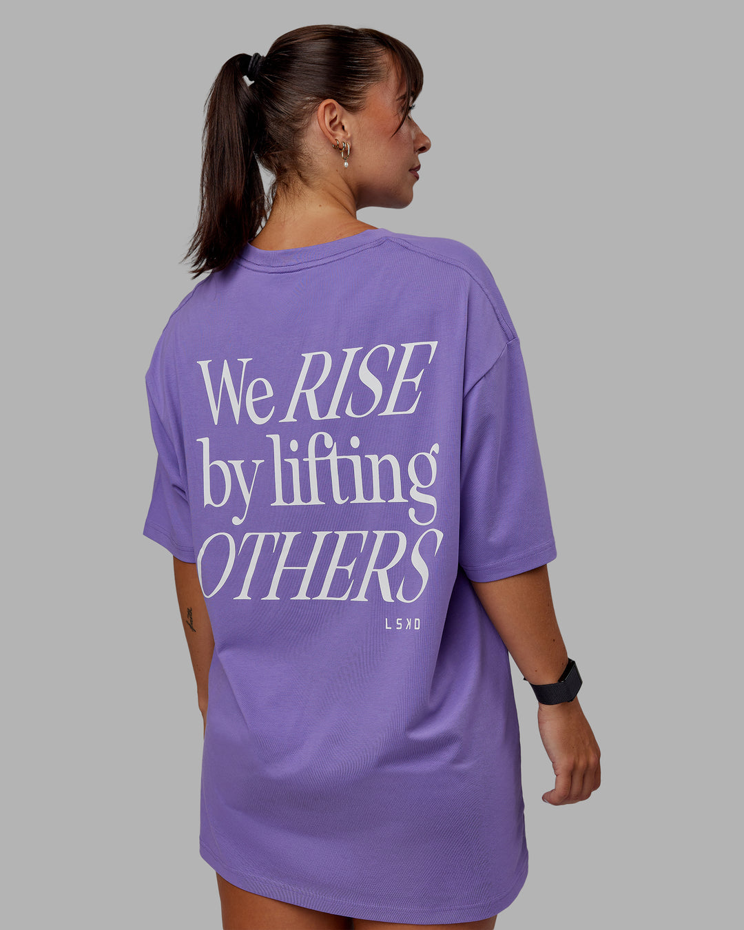 Woman wearing Unisex Lift-Up FLXCotton Tee Oversize - Dahlia Purple