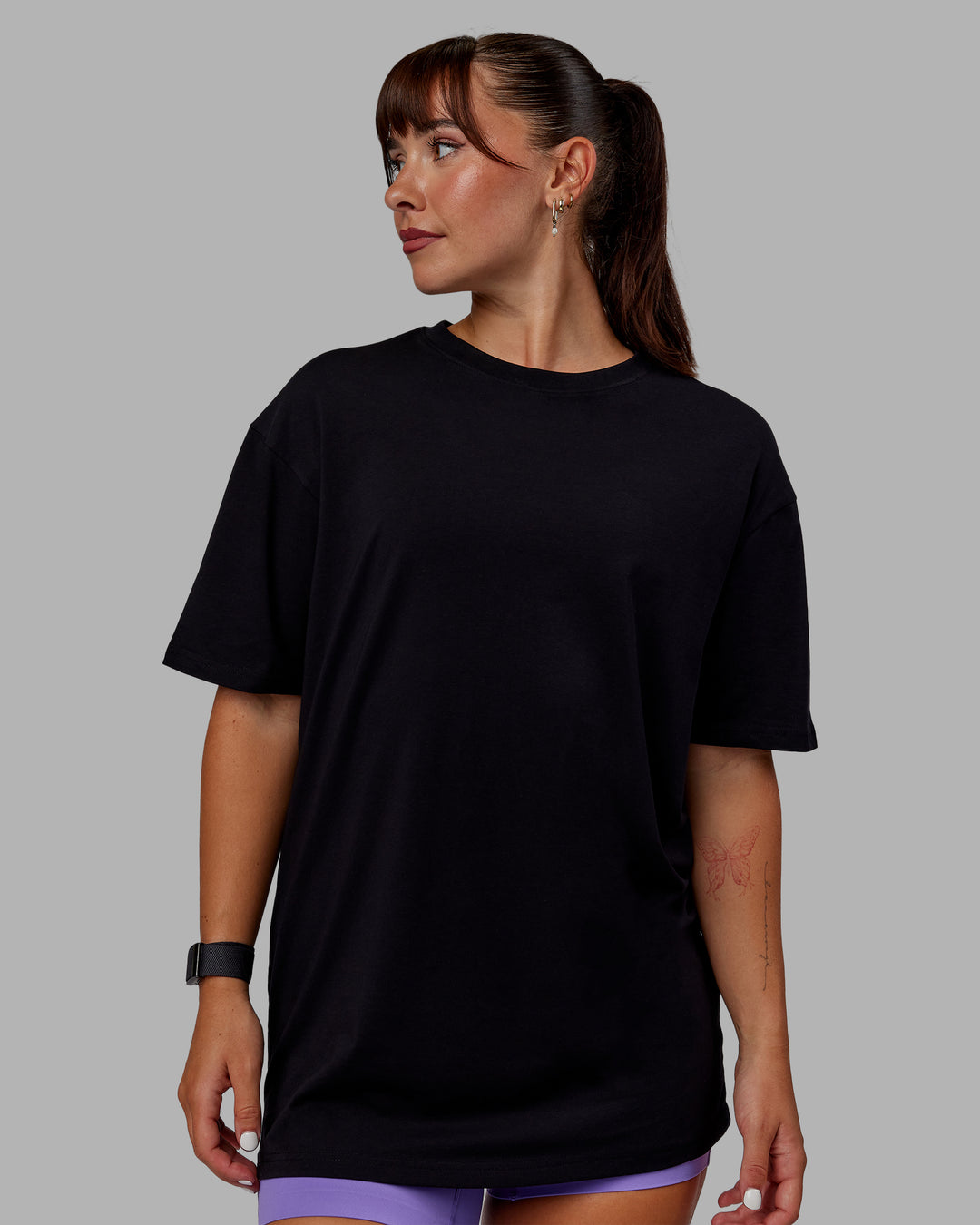 Woman wearing Unisex Lifting Club FLXCotton Tee Oversize - Black-Dahlia Purple