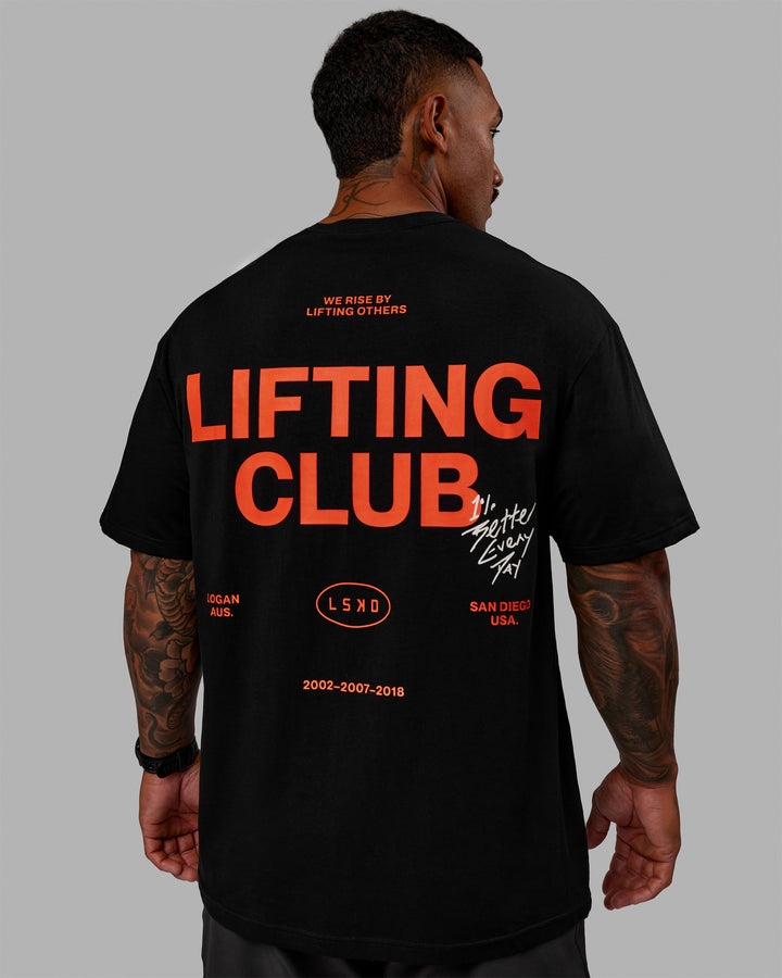 Man wearing Unisex Lifting Club FLXCotton Tee Oversize - Black-Red
