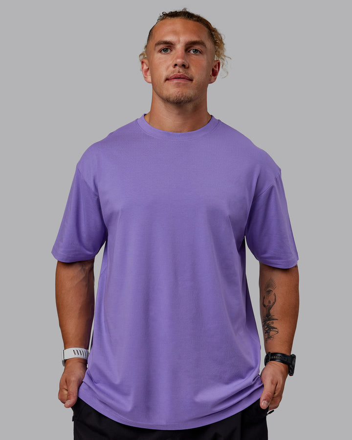 Man wearing Unisex Lifting Club FLXCotton Tee Oversize - Dahlia Purple-Black
