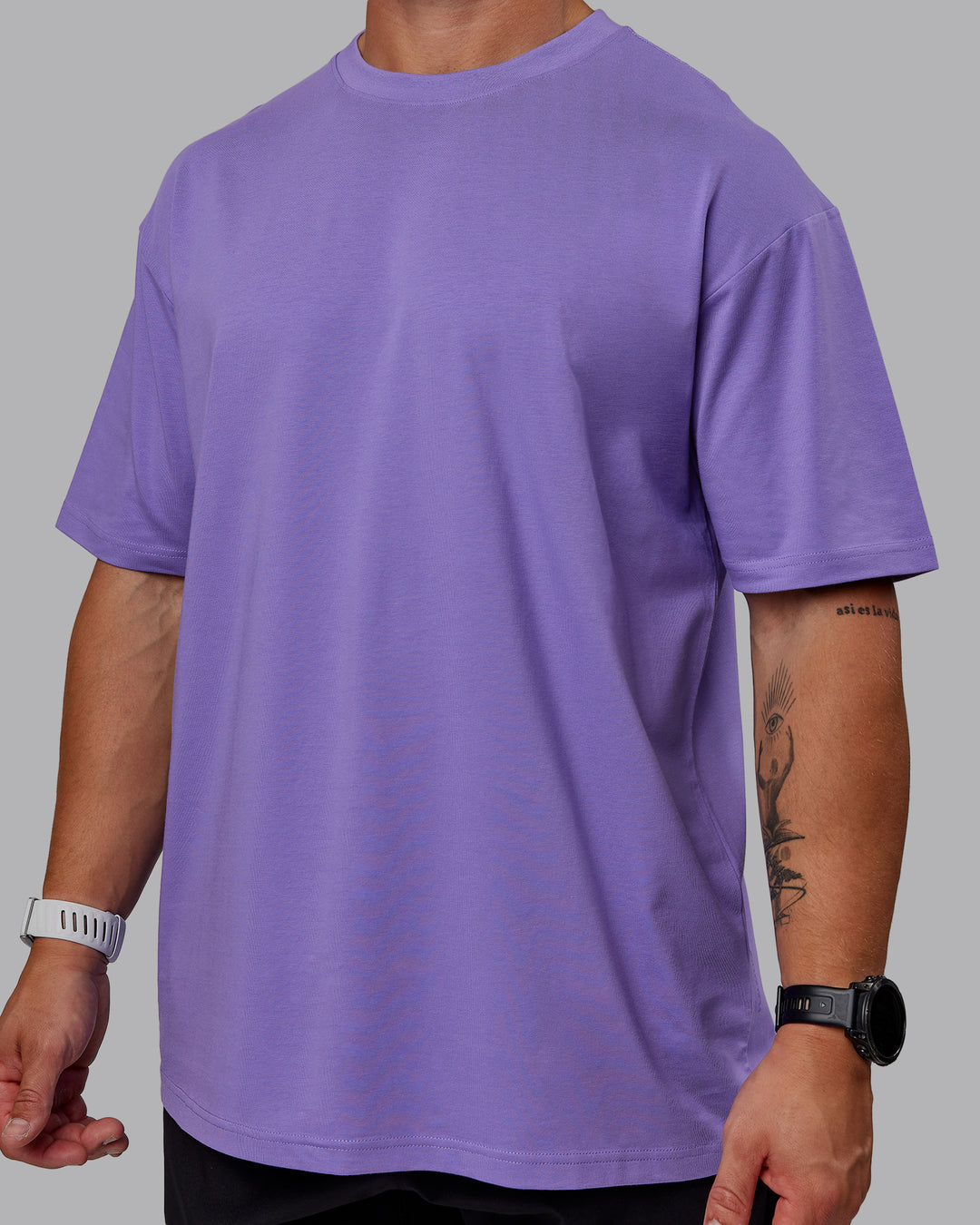 Man wearing Unisex Lifting Club FLXCotton Tee Oversize - Dahlia Purple-Black