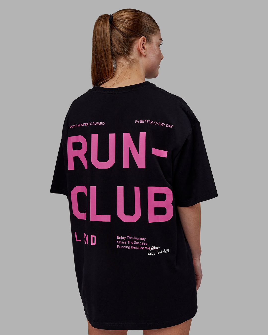 Woman wearing Unisex Love The Run FLXCotton Tee Oversize - Black-Fuschia Pink