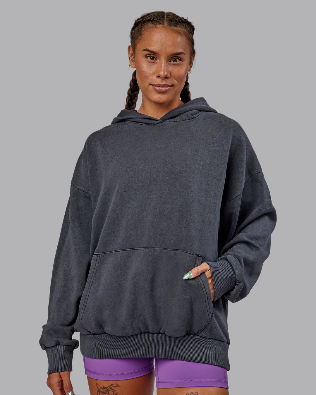 Woman wearing Unisex Miami25 Washed Hoodie Oversize - Black