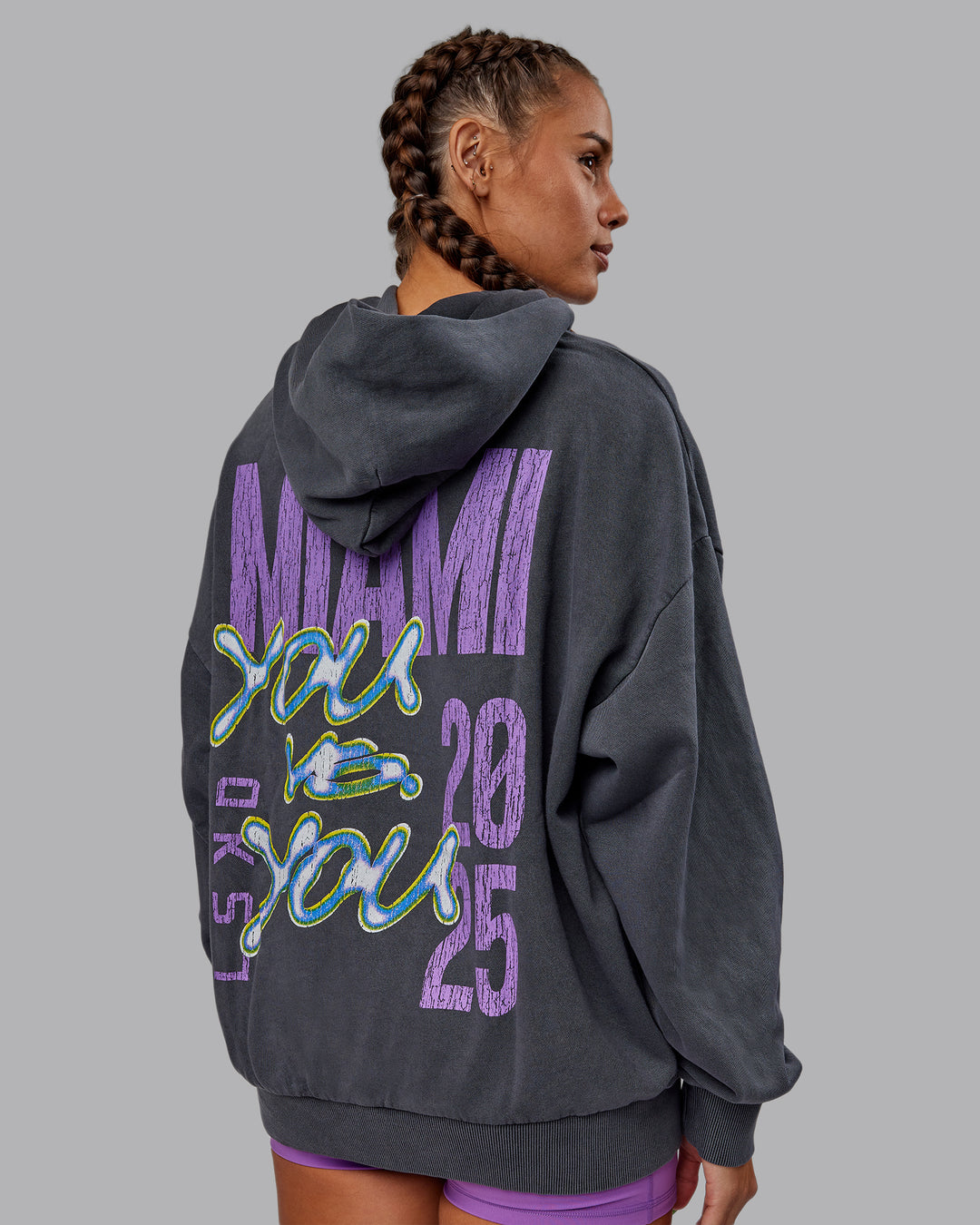 Woman wearing Unisex Miami25 Washed Hoodie Oversize - Black