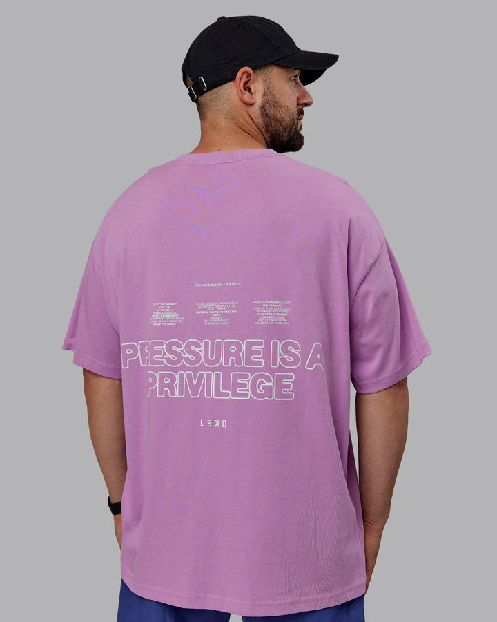 Man wearing Unisex Pressure Heavyweight Tee Oversize - Light Violet-White
