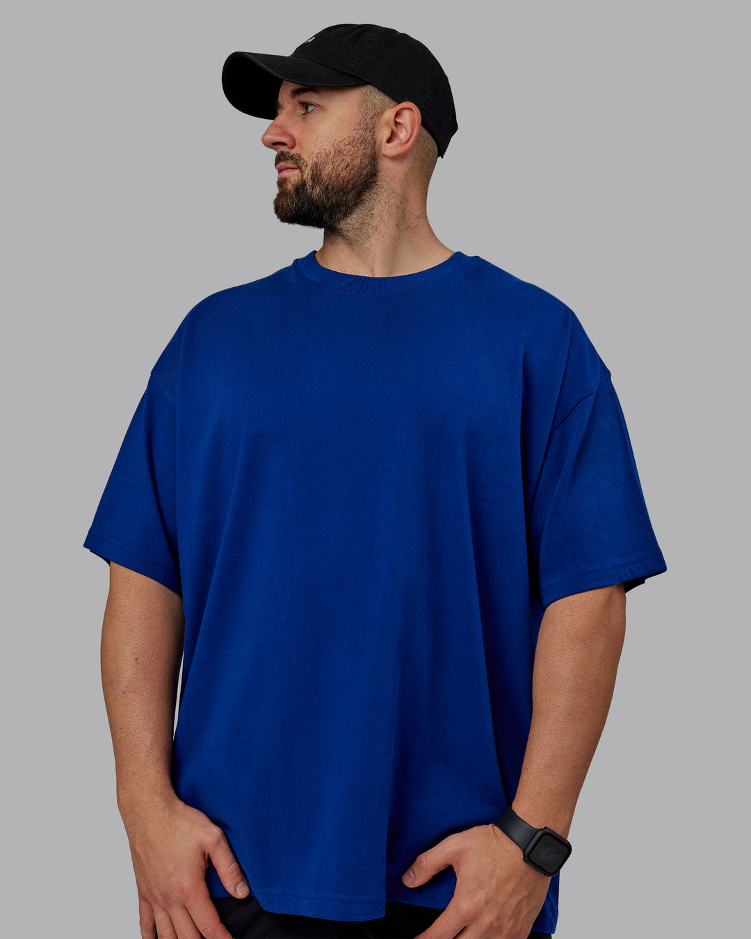 Man wearing Unisex Pressure Heavyweight Tee Oversize - Midnight Blue-White