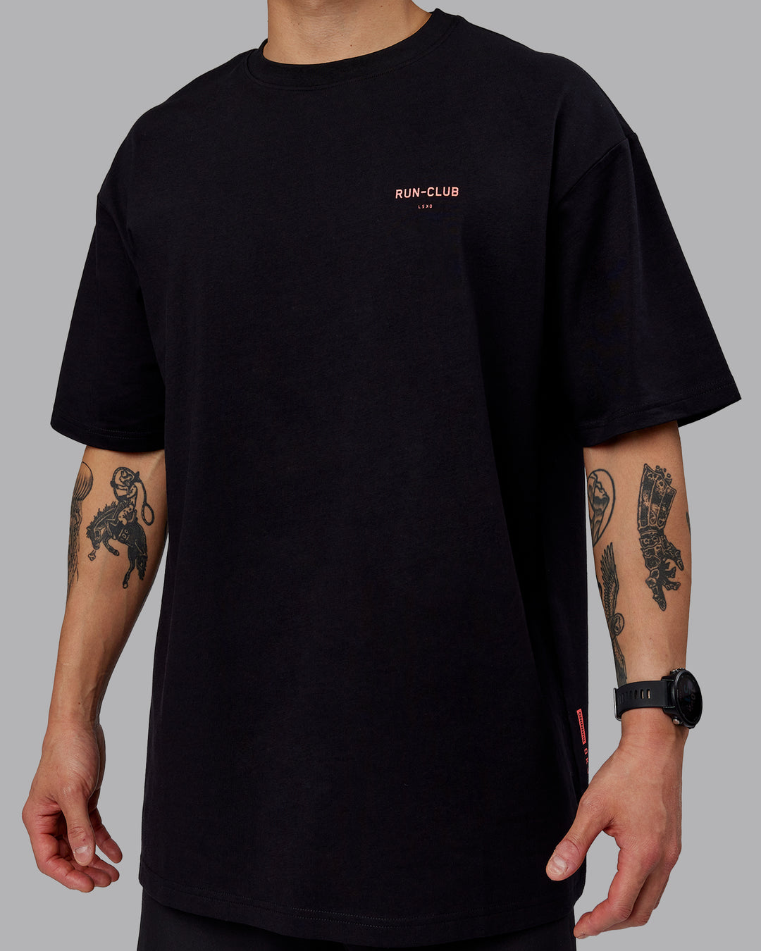 Man wearing Unisex RUN CLUB FLXCotton Tee Oversize - Black-Cayenne