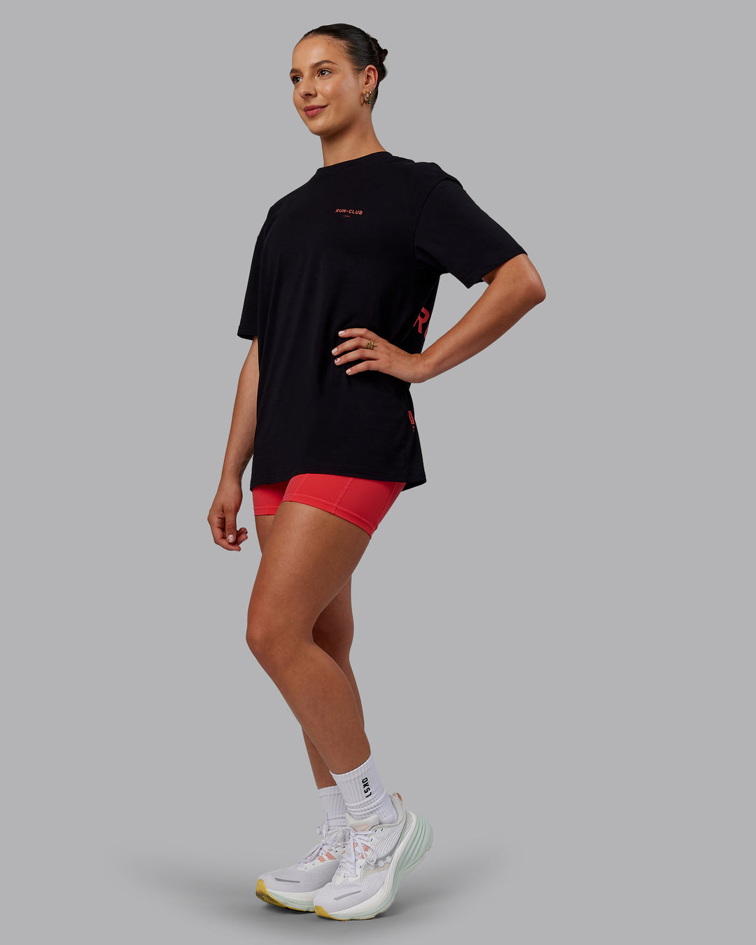 Woman wearing Unisex RUN CLUB FLXCotton Tee Oversize - Black-Cayenne