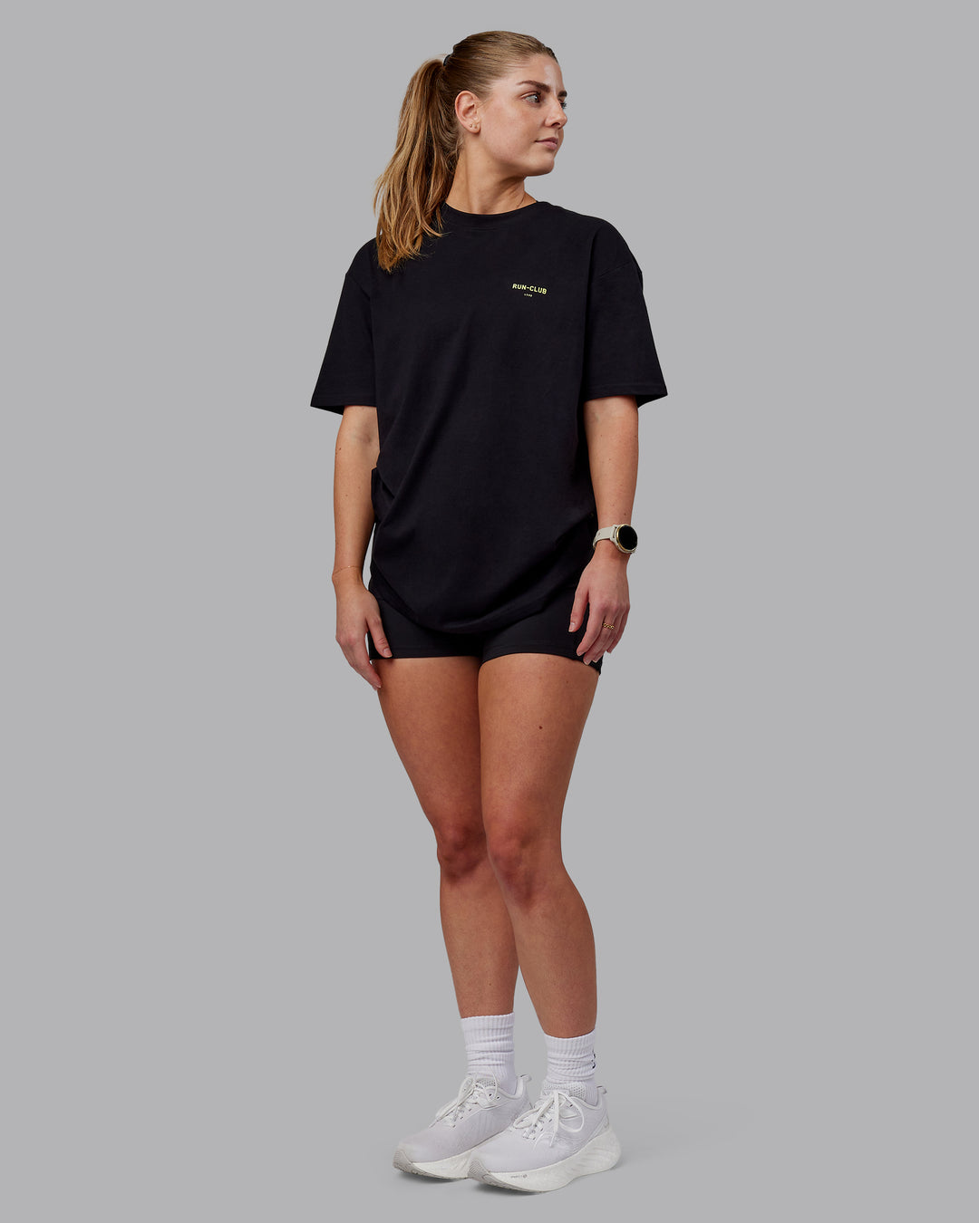 Woman wearing Unisex RUN CLUB FLXCotton Tee Oversize - Black-Vol