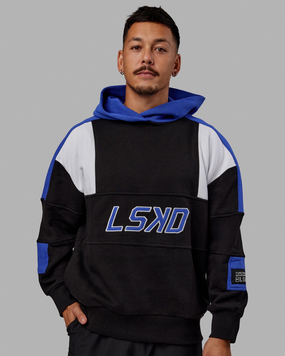 Man wearing Unisex Slam Hoodie Oversize - Black-Power Cobalt