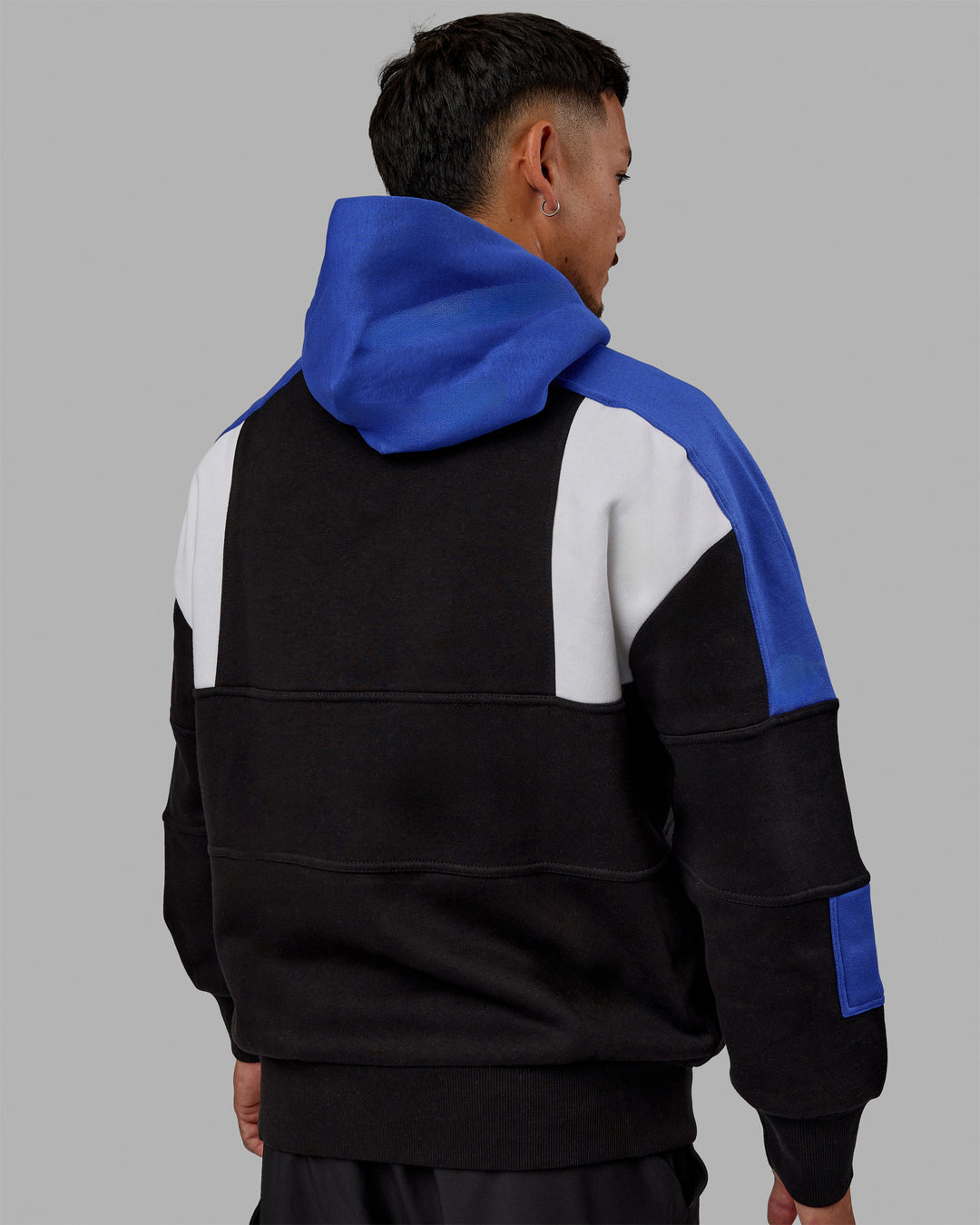 Man wearing Unisex Slam Hoodie Oversize - Black-Power Cobalt