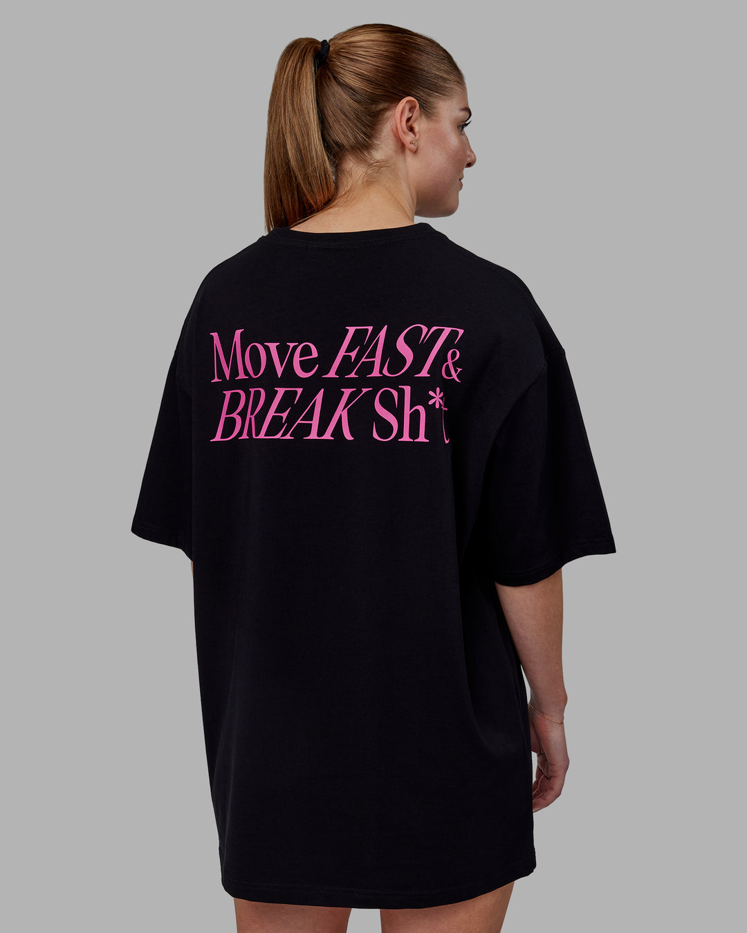 Woman wearing Unisex VS5 FLXCotton Tee Oversize - Black-Fuschia Pink