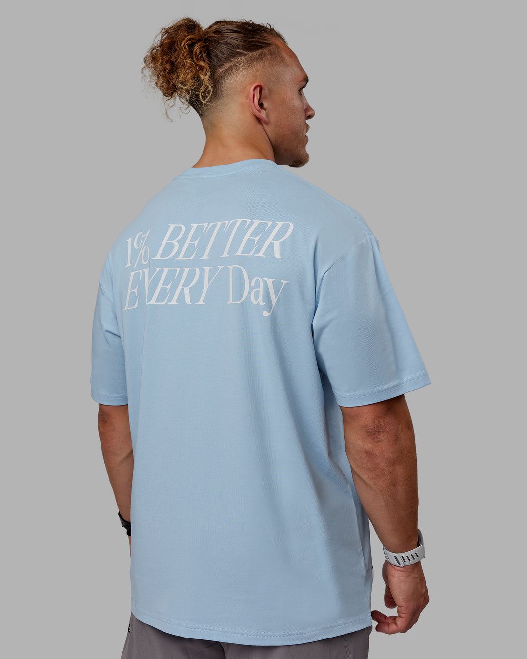 Man wearing Unisex VS6 FLXCotton Tee Oversize - Glacial Blue-White