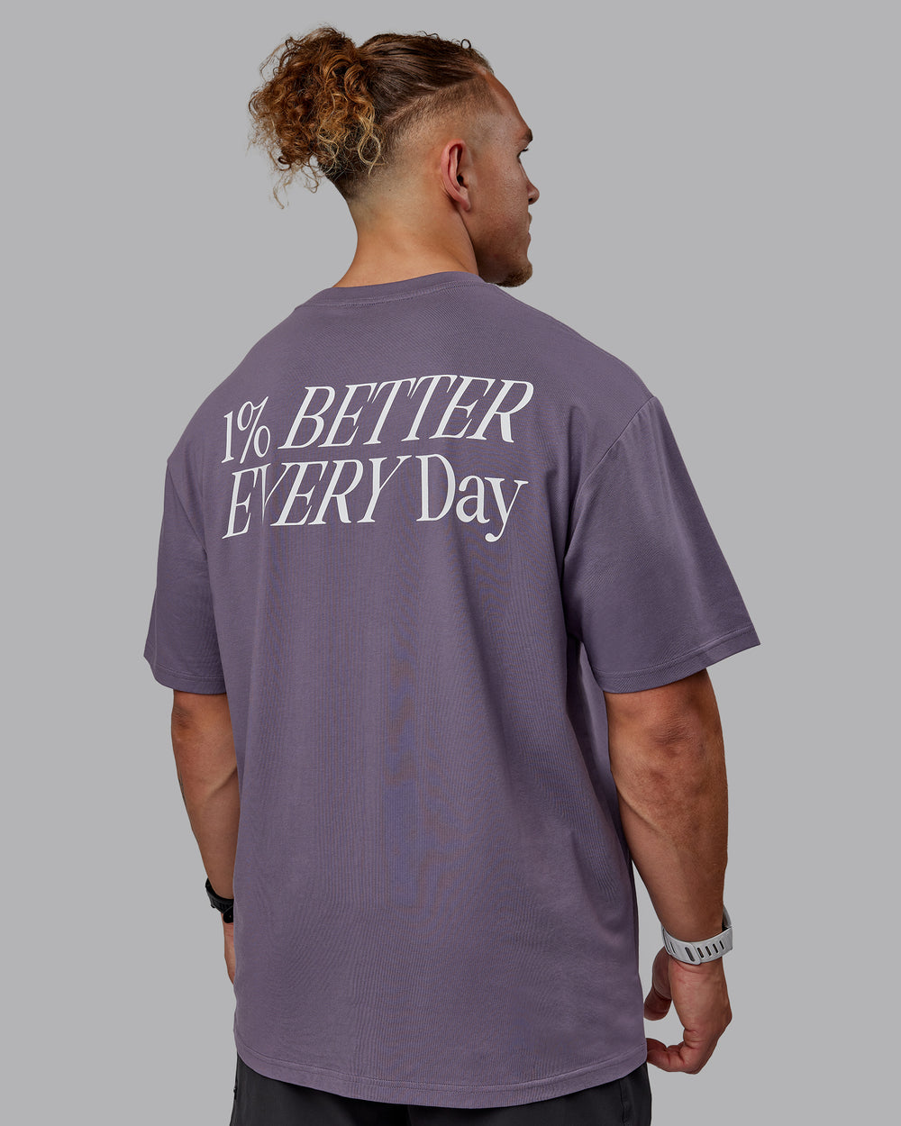 Man wearing Unisex VS6 FLXCotton Tee Oversize - Purple Sage-White