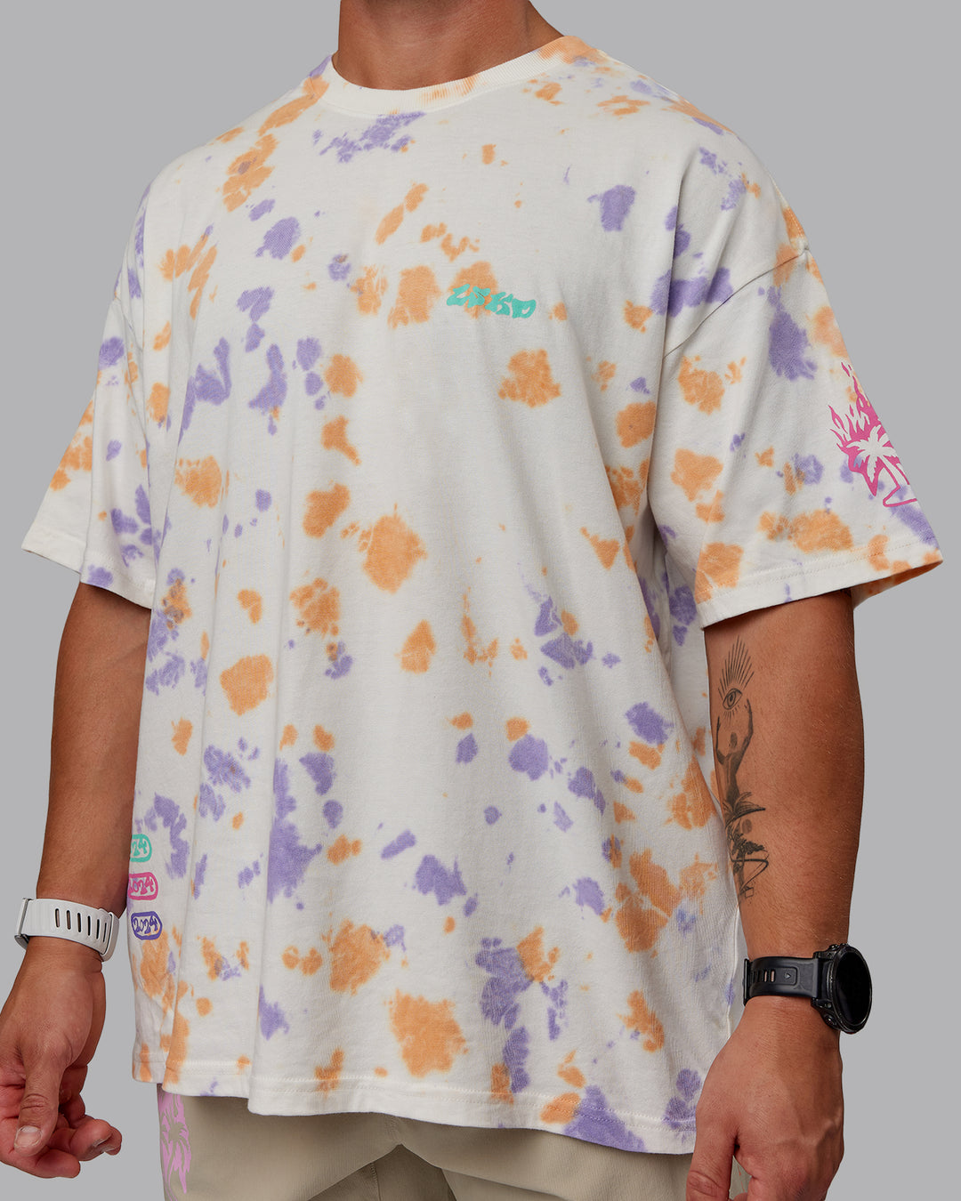 Man wearing Unisex Washed Huntington 24 Heavyweight Tee Oversize - Tie Dye Tangerine-Dahlia Purple