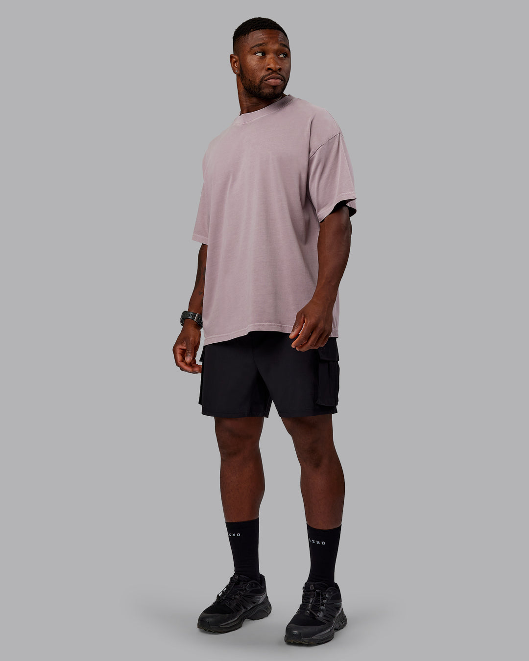 Man wearing Unisex Washed Set The Standard Heavyweight Tee Oversize - Greyish Purple-Off White