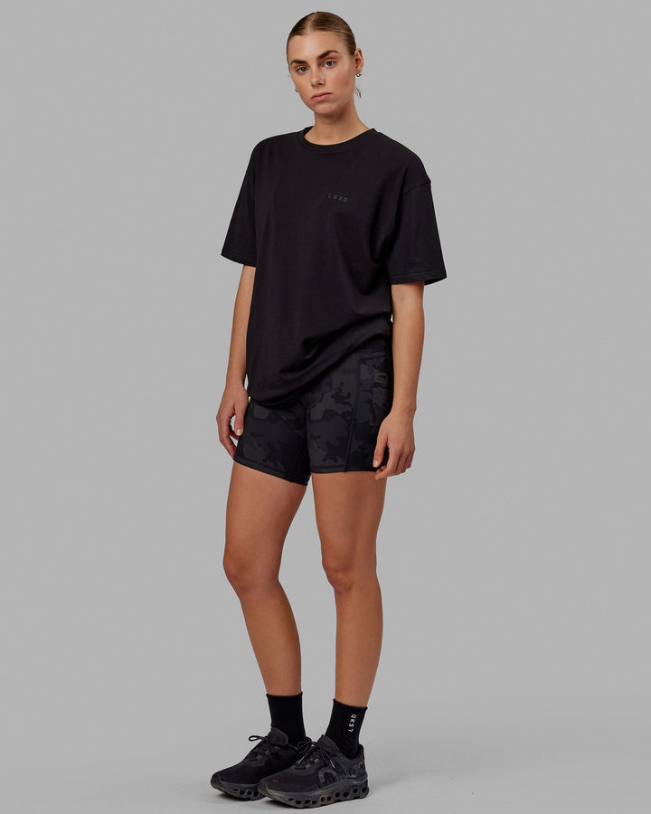 Woman wearing Unisex VS5 FLXCotton Tee Oversize - Black-Black
