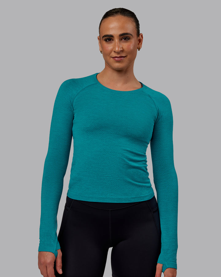 Woman wearing AeroFLX+ Seamless Long Sleeve Tee - Blue Bird Marl
