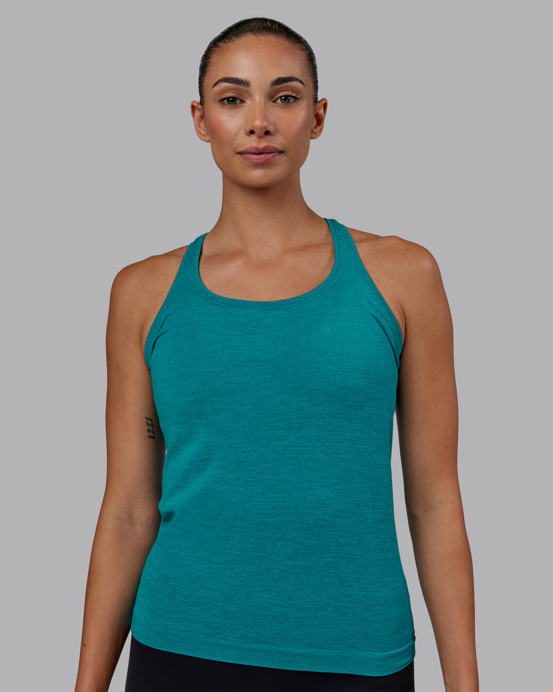 Woman wearing AeroFLX+ Seamless Tank - Blue Bird Marl