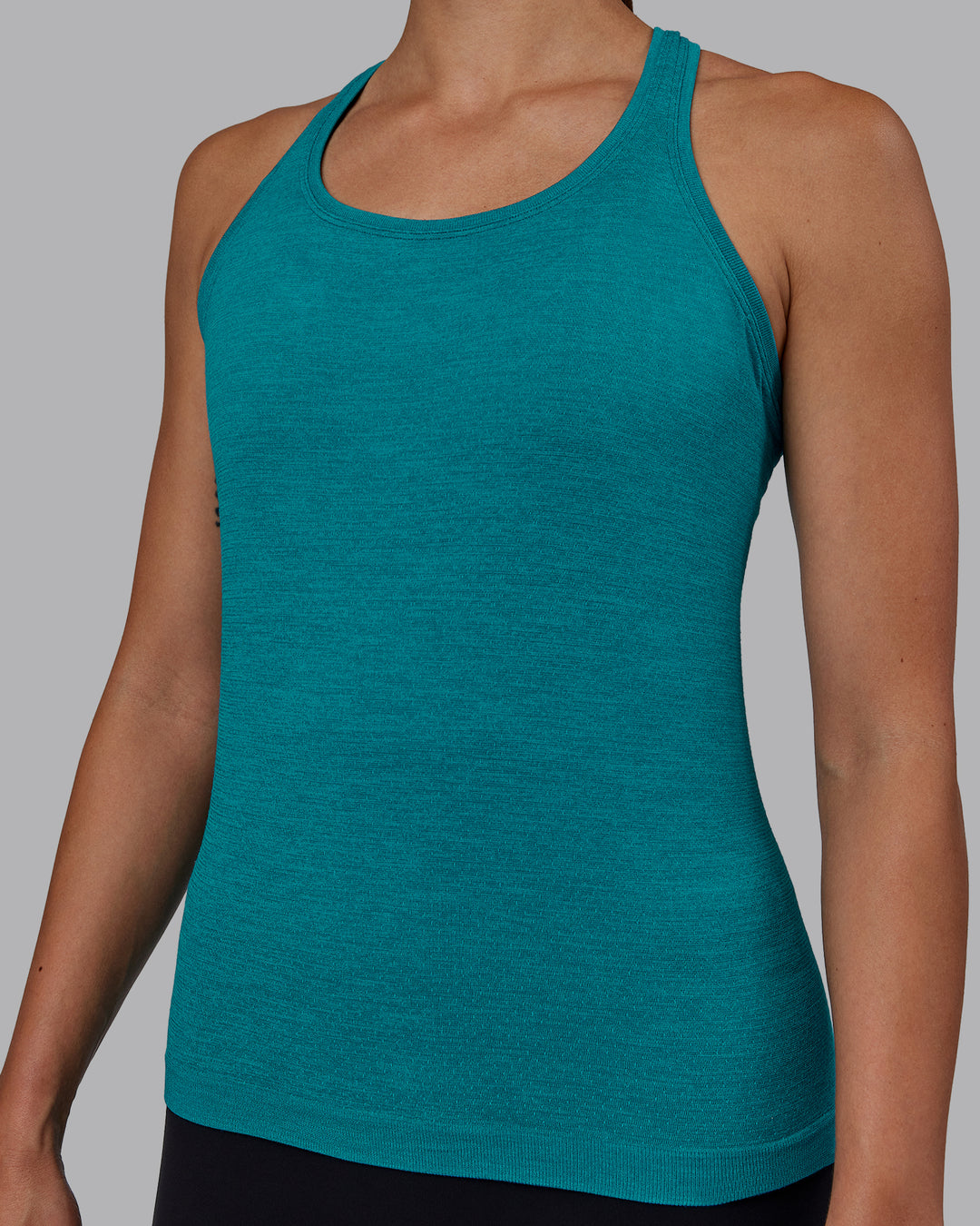 Woman wearing AeroFLX+ Seamless Tank - Blue Bird Marl