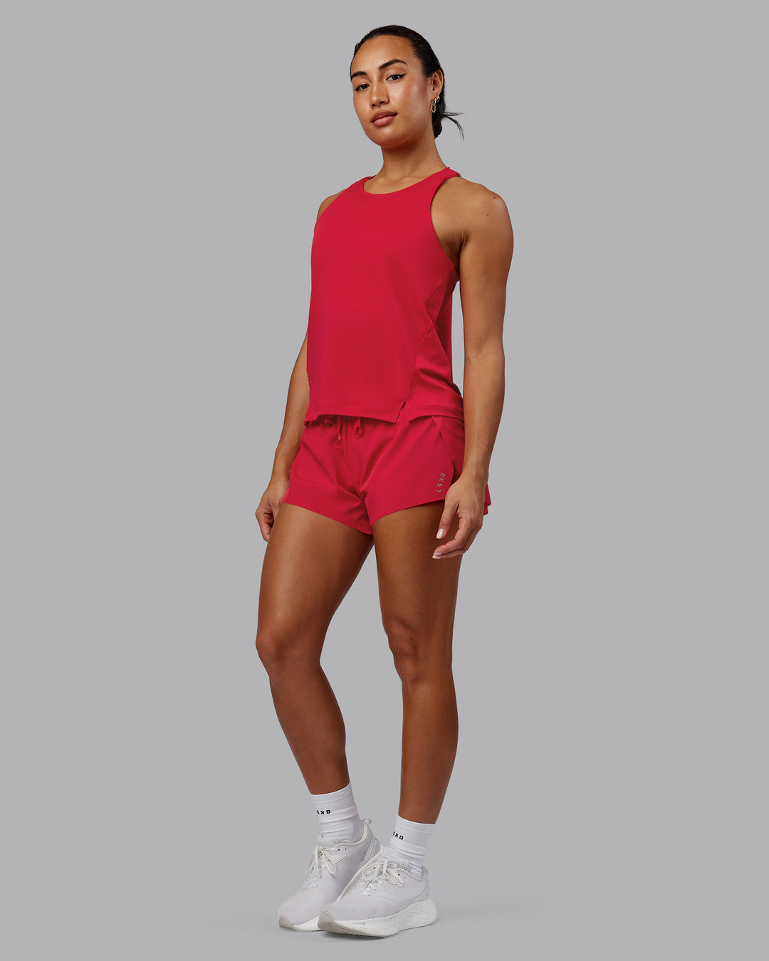 Woman wearing Pace Running Tank - Scarlet