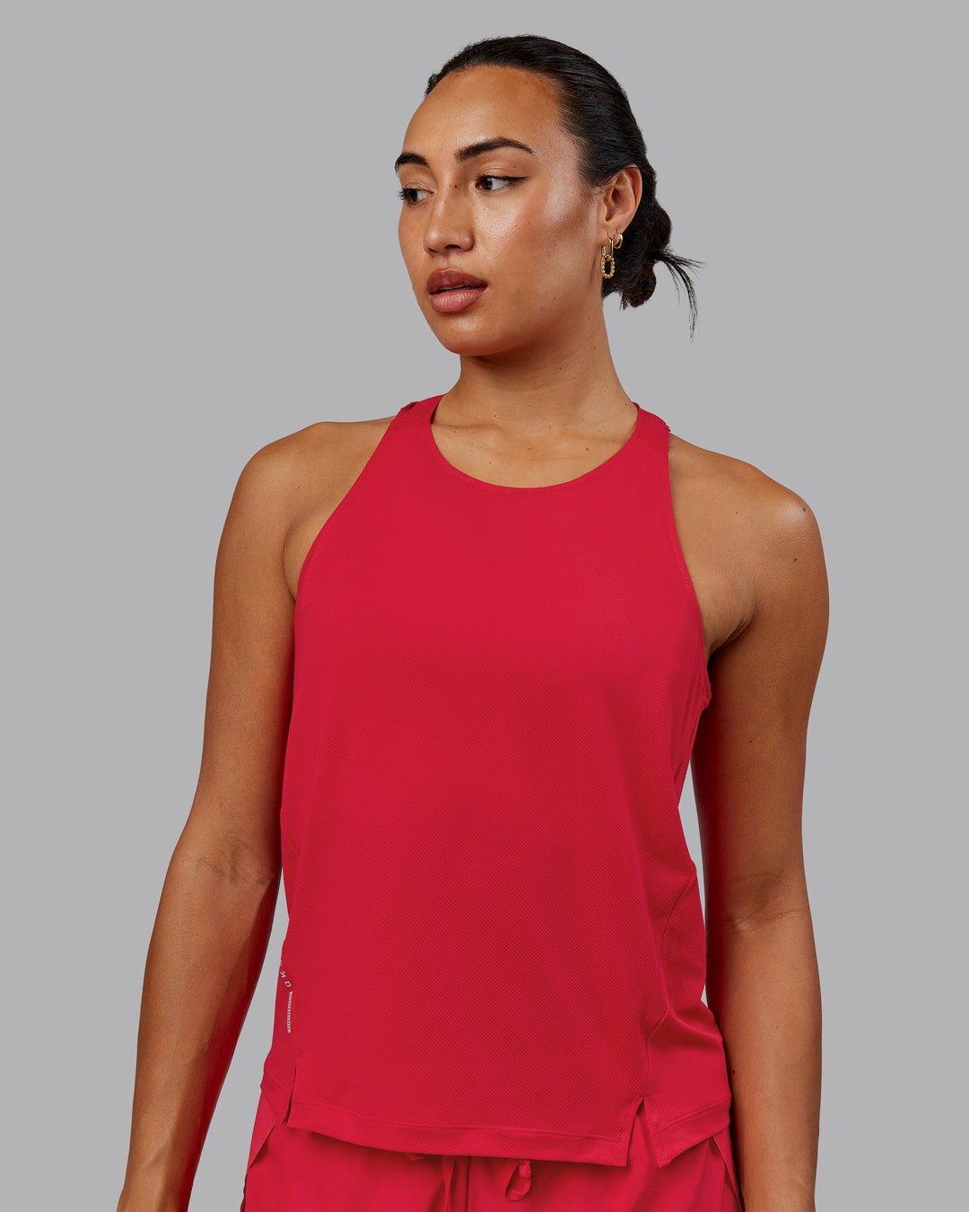 Woman wearing Pace Running Tank - Scarlet